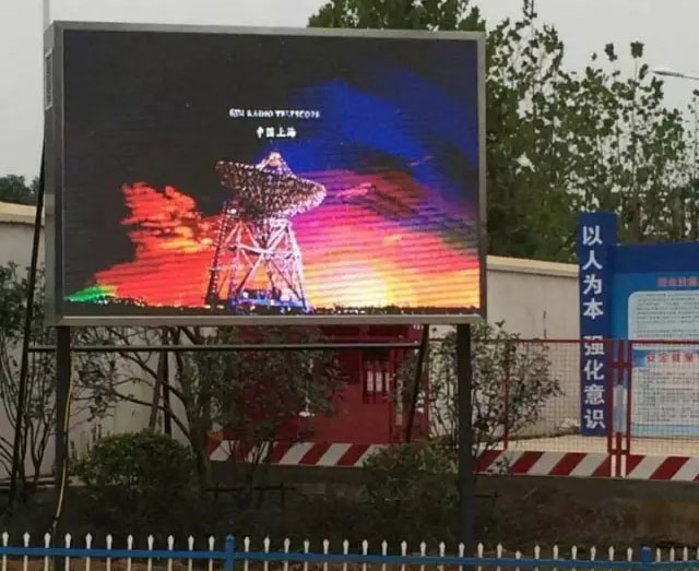 孝感光谷會(huì )展中心項目部戶(hù)外P6全彩顯示屏交付使用！
