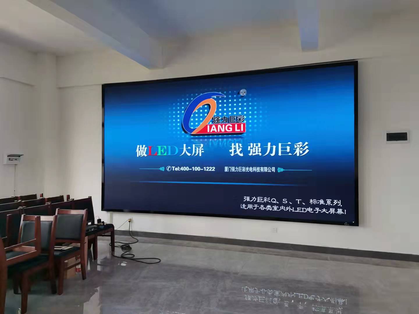 湖北東西湖XX學(xué)校   室內Q2.5全彩  16.8平方